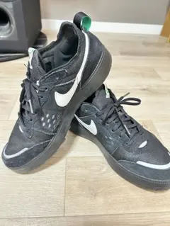 Nike メンズスニーカー　黒