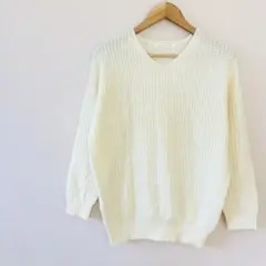 【マーベラスバイピエロ】長袖Vネックニット　プルオーバーセーターM　オフホワイト