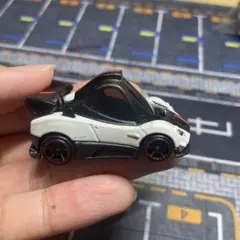 Hot Wheels Pagani Huayra モデルカー