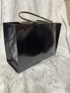 【お値下げ】フェラガモ エナメルトートブラック 箱袋付35000円→30000円のサムネイル