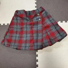 赤とグレーのチェック柄スカート