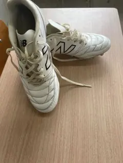 New Balance ホワイト スパイクシューズ