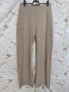 ベージュ リブ編み フレアパンツ