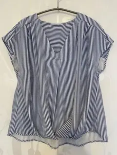 未使用　Ingni イング　青と白のストライプ Vネック 半袖シャツ