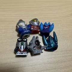 ウルトラマン　5個指人形と飾り物