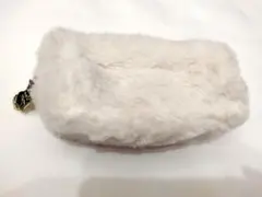 ホワイトファー ポーチ 猫チャーム付き