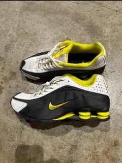 レアNike Air Max Shox R4 ホワイト/イエロー　ナイキ27cm