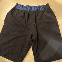 CALVIN KLEIN 黒ショートパンツ S/P/CH