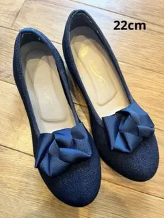 リボン付きネイビーグリッターパンプス