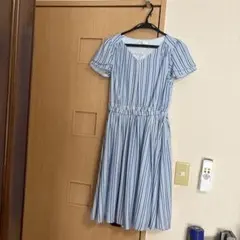 青と白のストライプ半袖ワンピースのサムネイル