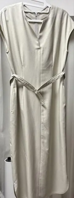 La Totalite ラトータリテ　アイボリー ノースリーブ ワンピース