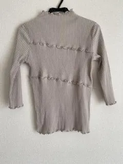 トップス　フリフリ