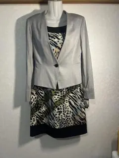 シルバージャケットとアニマルプリントドレスセット