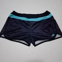 New Balance ネイビーショートパンツ