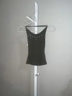 ほぼ新品ZARA スタッズ付きホルターネックトップスのサムネイル