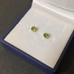 ８月誕生石　ペリドット風　一粒ピアス　グリーン　シルバー　おしゃれ　シンプル