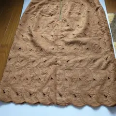 ブラウン刺繍ミディ丈スカートのサムネイル