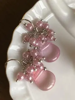 桃色のハンドメイドピアス