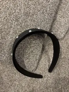 黒のパール付きカチューシャ