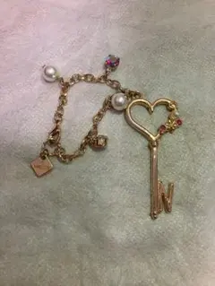 ハート型の鍵チャーム