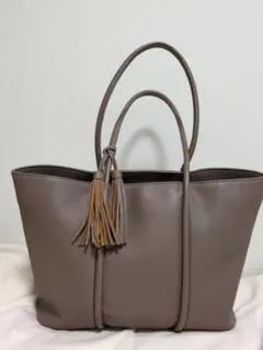 グレー タッセル付きトートバッグ