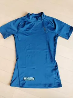 UNDER ARMOURアンダーシャツ半袖130センチ・ネイビー