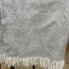 無印良品　ウール製のヘリンボーンパターンのブランケット
