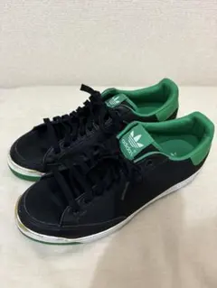 adidas スニーカー