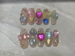 ニュアンスネイル　ボンボンシールネイル