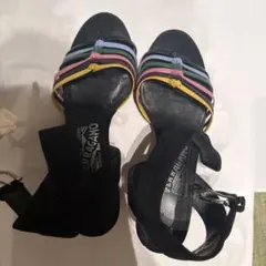 Ferragamo 多色ストラップサンダル
