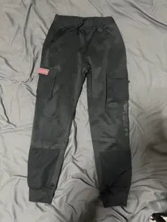 黒いカーゴパンツ ポリエステル製 4ポケット