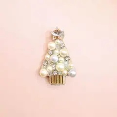 283 クリスマスツリーのブローチ　ビーズ刺繍　ハンドメイド
