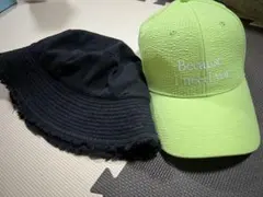 ライムグリーンキャップとブラックバケットハットセット