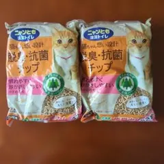 ニャンとも清潔トイレ　脱臭・抗菌チップ　猫砂　2.5L×２袋　小さめの粒のサムネイル