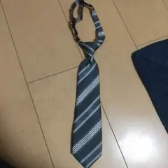 ダークグレー&シルバー　ストライプネクタイ　入学式 卒園式に 男の子