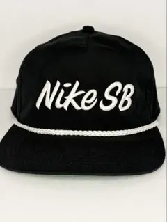 NIKE SB スナップバックキャップ 紐付 トラッカーキャップ