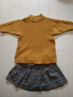BREEZEセーターとUNIQLOスカート　100前後