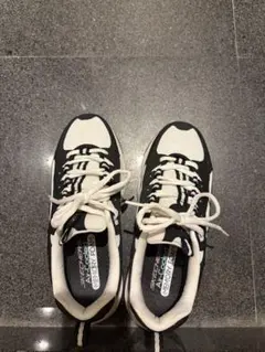 美品です。SKECHERS メモリーフォーム スニーカー