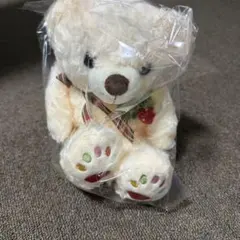 くまのぬいぐるみ イチゴの飾り付きのサムネイル