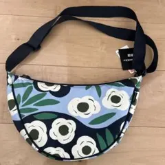 marimekko UNIQLOコラボフラワーパターン ボディバッグ新品未使用⭐︎