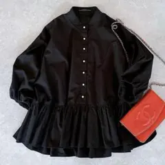 美品 ツルバイマリコオイカワ 24SS Voler パールボタンペプラムブラウス