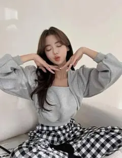 スクエアネック　ショート丈　スウェット　グレー