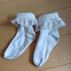 ホワイトフリル付き靴下