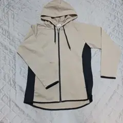 ベージュと黒のフルジップパーカー レディース 美品