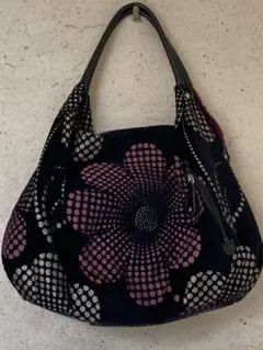 バッグ　黒　花柄　秋用　冬用　かわいいのサムネイル