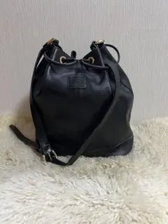 完売品　BURBERRY ショルダーバッグ　巾着　ブラック　レザーのサムネイル