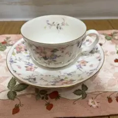 ナルミ　NARUM 花柄 ティーカップとソーサーセット