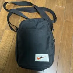 Nike ブラック ショルダーバッグ
