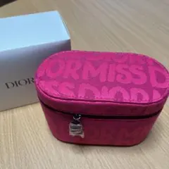 Dior ロゴ入りピンクポーチノベルティー