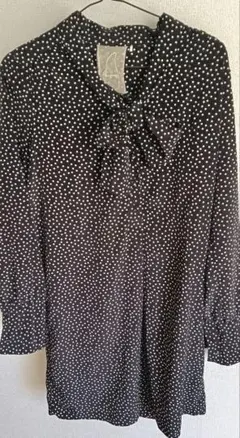 ドット柄リボン付き長袖シャツ